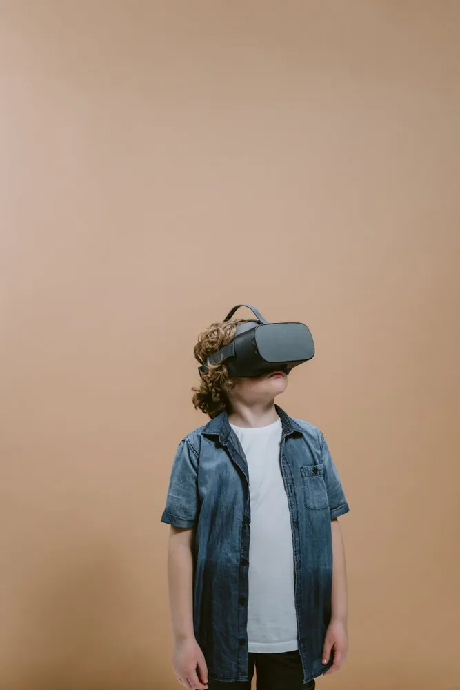 Integrating Virtual Reality into Language Learning Apps for Enhanced Engagement